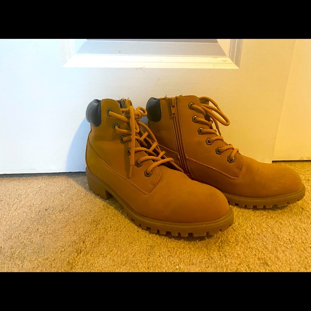 Tan combat boots for sale, size 8
